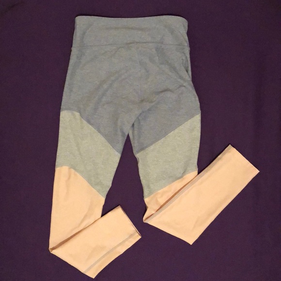 NWOT Outdoor Voices 7/8 Springs Leggings - Picture 3 of 5